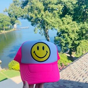 NEW AVIATOR NATION HOT PINK AND WHITE SMILEY FACE TRUCKER HAT O/S💗🌸